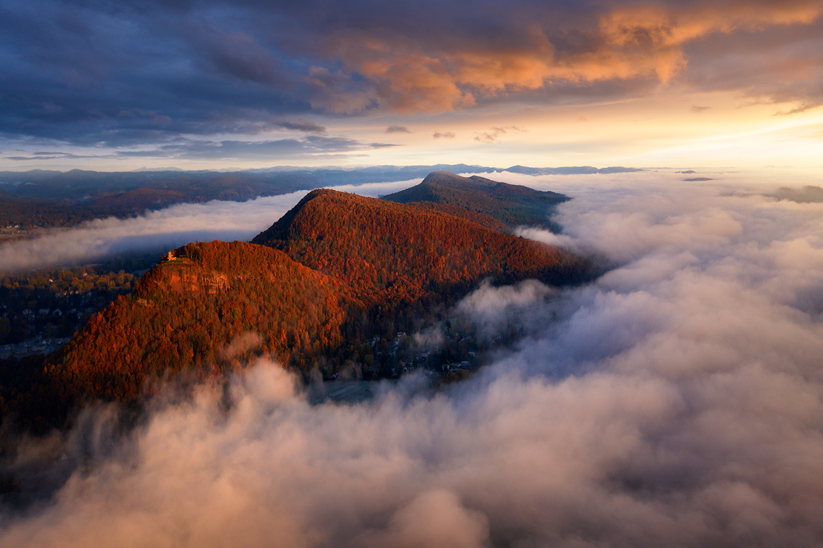 mount sugarloaf, sunderland, massachusetts, patrick zephyr, fog, sunrise,autumn, foliage